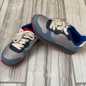NWOT Children’s sz 12 Gap sneakers